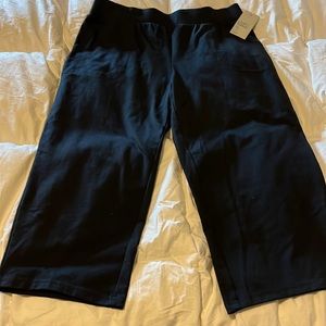 Women’s Capri; BLK, Medium, NWT
